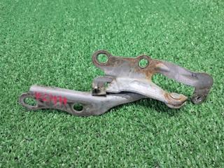 Петля капота Toyota Ipsum SXM10. SXM10G. SXM15G. SXM15 3S-FE 1996- 2000 правая