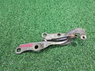 Петля капота Toyota Ipsum SXM10. SXM10G. SXM15G. SXM15 3S-FE 1996- 2000 правая