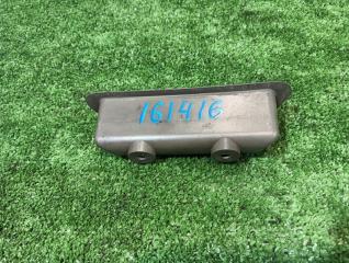 Ручка двери внутренняя Isuzu Elf NKR66 NKR71 NPR75 NKR69 4HF1 4HG1 4HL1 1994 передняя правая (б/у)