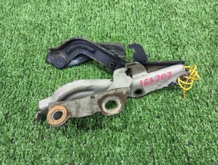 Петля капота Toyota Sprinter Carib AE111. AE111G. AE114. AE115 4A-FE 7A-FE 1996 (б/у)