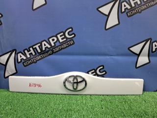 Накладка на дверь багажника Toyota Prius NHW20 1NZ-FXE 2003 задняя (б/у)