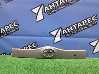Накладка на дверь багажника Toyota Prius NHW20 1NZ-FXE (б/у)