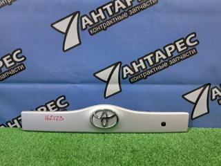 Накладка на дверь багажника Toyota Prius NHW20 1NZ-FXE (б/у)