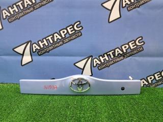 Накладка на дверь багажника Toyota Prius NHW20 1NZ-FXE 2003 задняя (б/у)