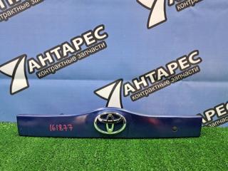 Накладка на дверь багажника Toyota Prius NHW20 1NZ-FXE 2003 задняя (б/у)