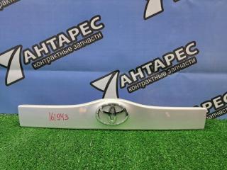 Накладка на дверь багажника Toyota Prius NHW20 1NZ-FXE 2003 задняя (б/у)