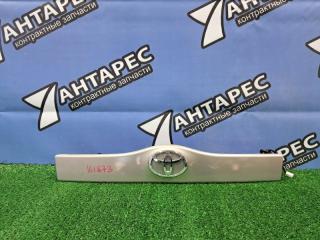 Накладка на дверь багажника Toyota Prius NHW20 1NZ-FXE 2003 задняя (б/у)