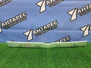 Накладка на дверь багажника Toyota Voxy ZRR70G ZRR75 3ZR-FE 2007 (б/у)