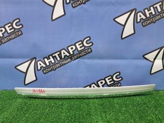 Накладка на дверь багажника Toyota Corolla Fielder NZE141G. NZE144G. ZRE142. NZE141 1NZ-FE 2ZR-FE 2007 (б/у)