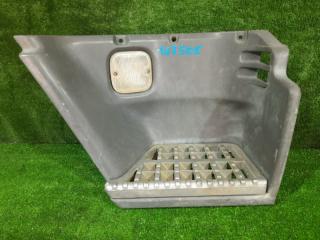 Подножка Isuzu Forward FRR33 FRR34 FRR35 6HH1 6HE1 6HK1 6HL1 1996 правая (б/у)