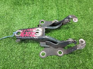 Петля капота Toyota Corolla NZE121. NZE124. ZZE122. ZZE124. NZE121G. ZZE122G 1NZ-FE. 1ZZ-FE 2000 (б/у)