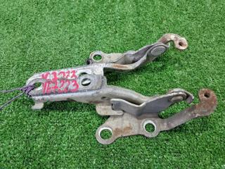 Петля капота Toyota Corolla NZE121. NZE124. ZZE122. ZZE124. NZE121G. ZZE122G 1NZ-FE. 1ZZ-FE 2000 (б/у)
