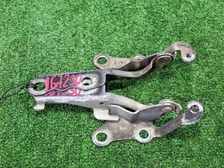 Петля капота Toyota Corolla Fielder NZE121. NZE124. ZZE122. ZZE124. NZE121G. ZZE122G 1NZ-FE. 1ZZ-FE 2000 (б/у)