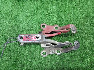 Петля капота Toyota Corolla NZE121. NZE124. ZZE122. ZZE124. NZE121G. ZZE122G 1NZ-FE. 1ZZ-FE 2000 (б/у)