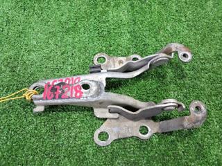 Петля капота Toyota Corolla Spacio NZE121. NZE124. ZZE122. ZZE124. NZE121G. ZZE122G 1NZ-FE. 1ZZ-FE 2000 (б/у)