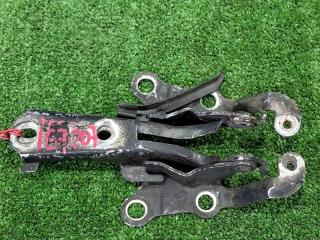 Петля капота Toyota Corolla NZE121. NZE124. ZZE122. ZZE124. NZE121G. ZZE122G 1NZ-FE. 1ZZ-FE 2000 (б/у)
