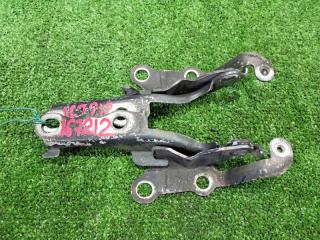 Петля капота Toyota Corolla Fielder NZE121. NZE124. ZZE122. ZZE124. NZE121G. ZZE122G 1NZ-FE. 1ZZ-FE 2000 (б/у)